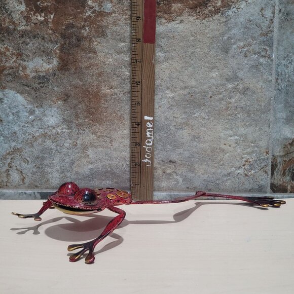 Red Black Metal Frog Sculpture Indoor Outdoor Garden Decor - Picture 10 of 11